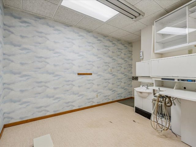 3900 River Ridge Dr NE A & B, Cedar Rapids, IA 52402