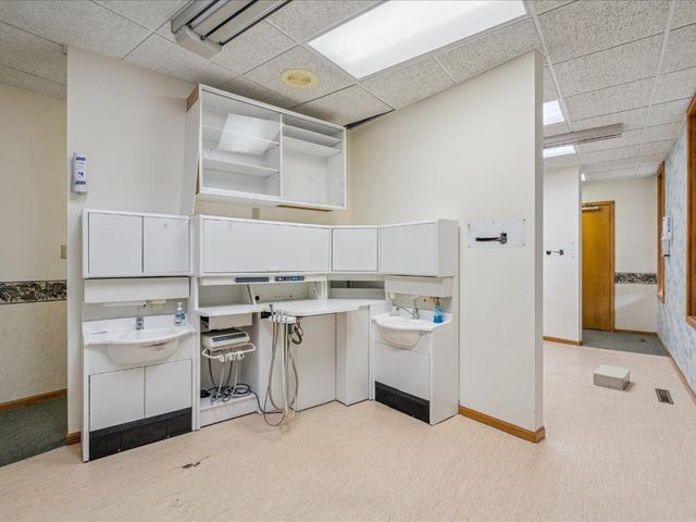 3900 River Ridge Dr NE A & B, Cedar Rapids, IA 52402