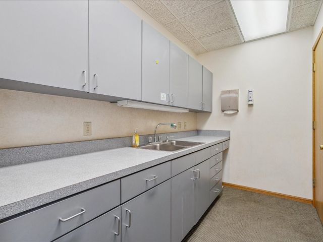 3900 River Ridge Dr NE A & B, Cedar Rapids, IA 52402