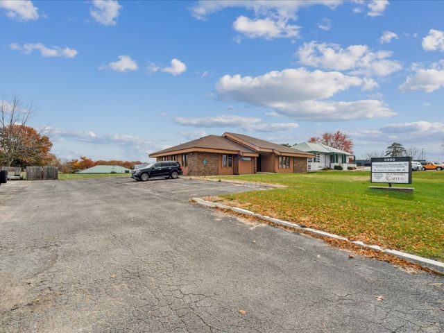 3900 River Ridge Dr NE A & B, Cedar Rapids, IA 52402