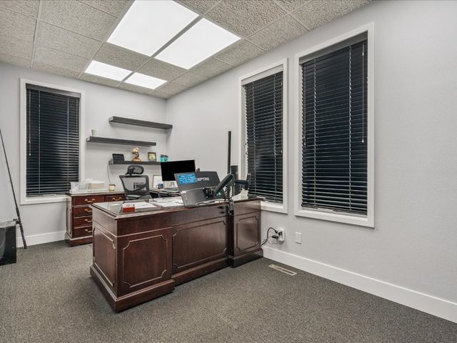 3900 River Ridge Dr NE A & B, Cedar Rapids, IA 52402