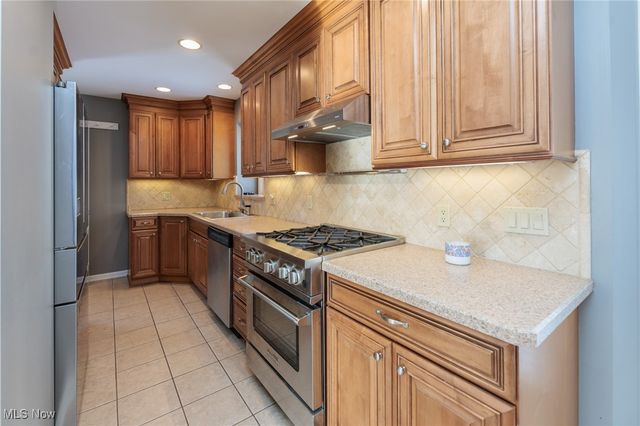 23915 Glenhill Drive, Beachwood, OH 44122