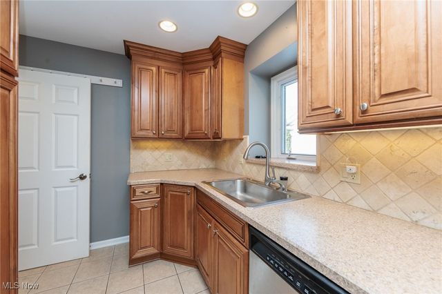 23915 Glenhill Drive, Beachwood, OH 44122