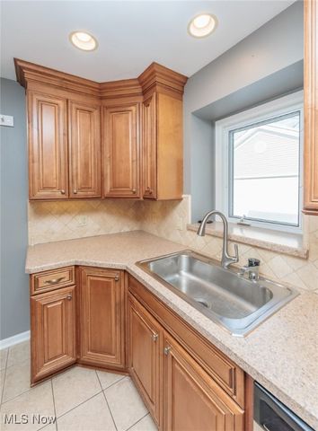 23915 Glenhill Drive, Beachwood, OH 44122