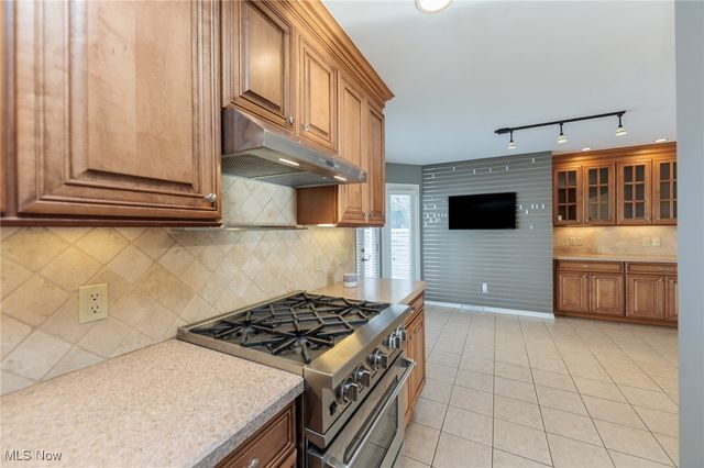 23915 Glenhill Drive, Beachwood, OH 44122