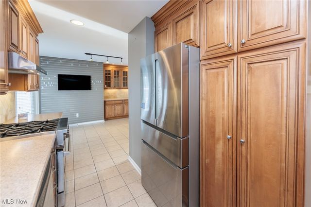 23915 Glenhill Drive, Beachwood, OH 44122