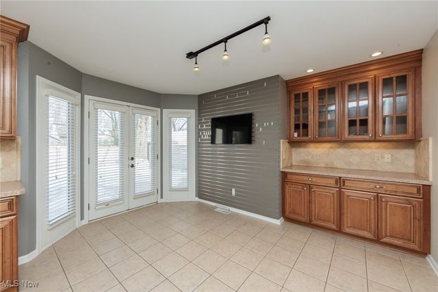 23915 Glenhill Drive, Beachwood, OH 44122