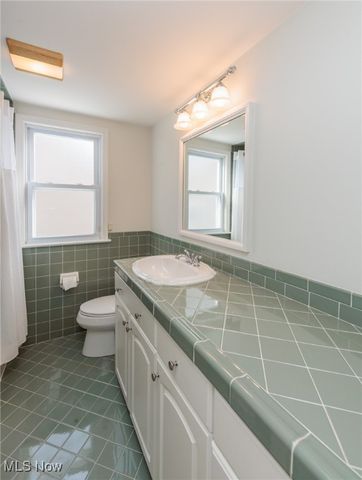 23915 Glenhill Drive, Beachwood, OH 44122