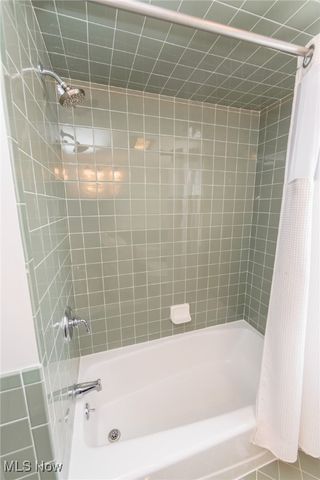 23915 Glenhill Drive, Beachwood, OH 44122