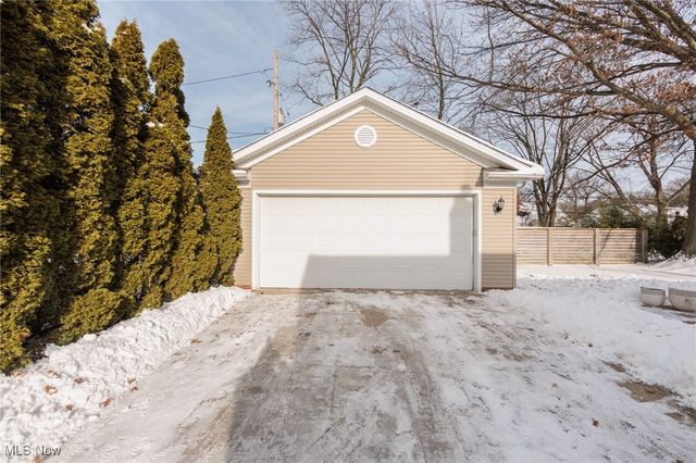 23915 Glenhill Drive, Beachwood, OH 44122