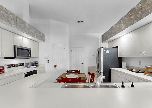 2003 NEW BEDFORD DRIVE, Sun City Center, FL 33573