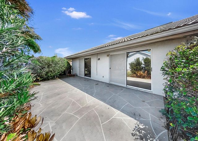 2003 NEW BEDFORD DRIVE, Sun City Center, FL 33573