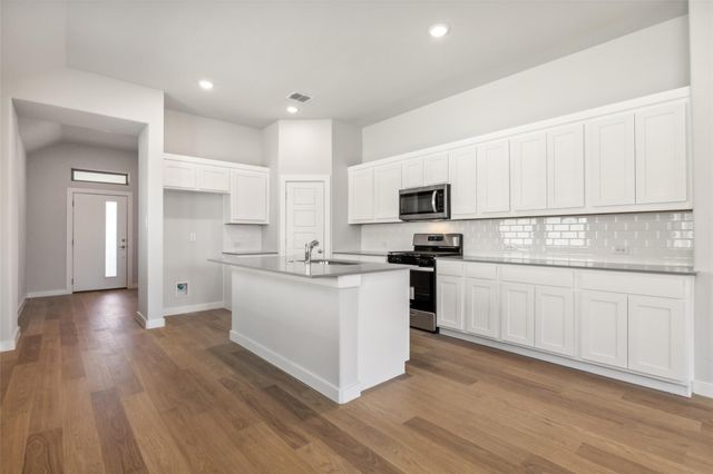 310 Bendecido LOOP, Elgin, TX 78621