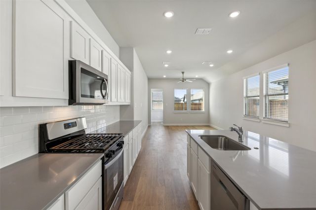310 Bendecido LOOP, Elgin, TX 78621