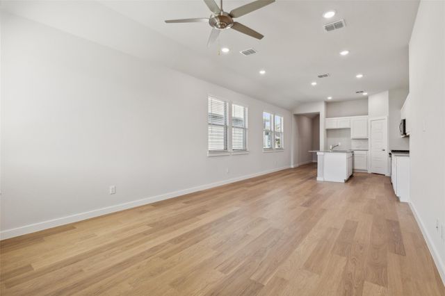 310 Bendecido LOOP, Elgin, TX 78621