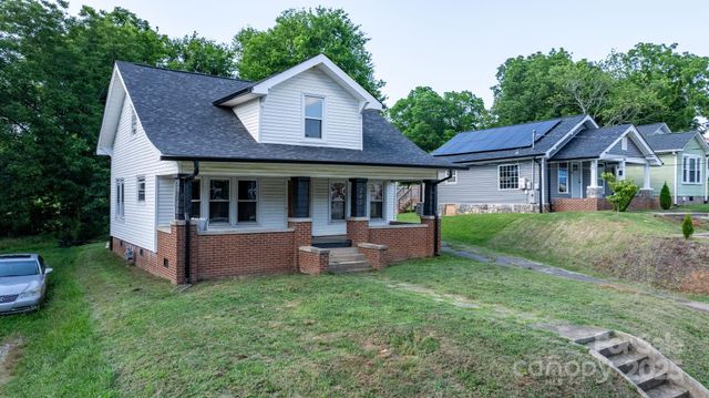 242 8th Avenue Drive SW, Hickory, NC 28602