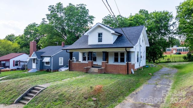 242 8th Avenue Drive SW, Hickory, NC 28602