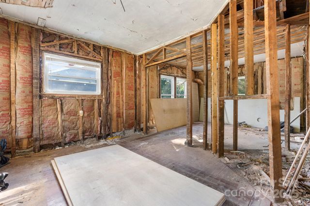 242 8th Avenue Drive SW, Hickory, NC 28602