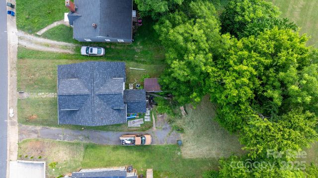 242 8th Avenue Drive SW, Hickory, NC 28602