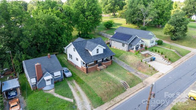242 8th Avenue Drive SW, Hickory, NC 28602