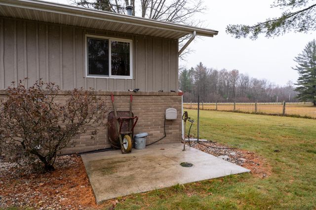 5110 W Mannsiding Road, Lake, MI 48632