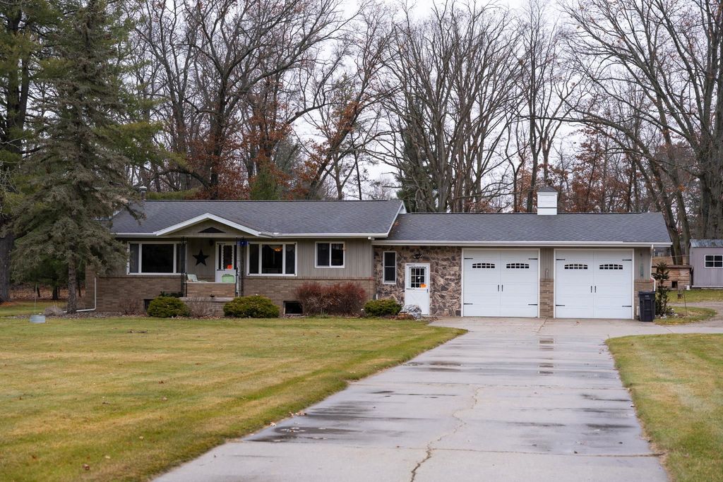 5110 W Mannsiding Road, Lake, MI 48632