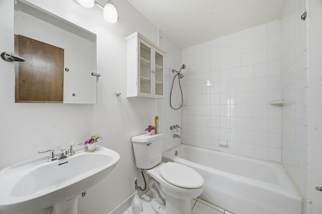 1100 Holbrook Road D, Homewood, IL 60430