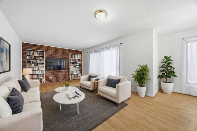 1100 Holbrook Road D, Homewood, IL 60430