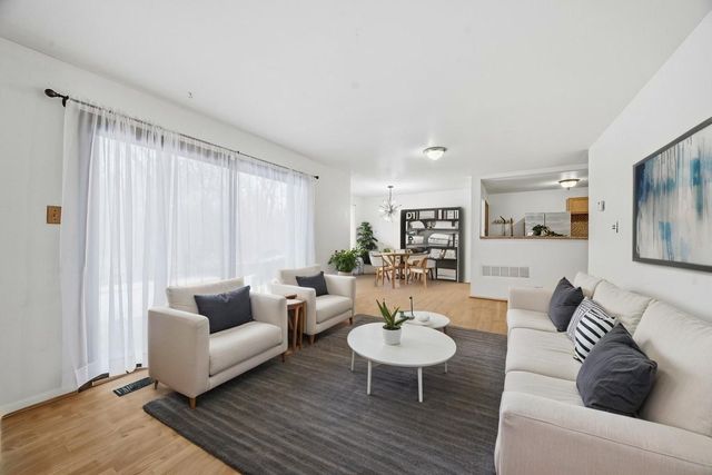 1100 Holbrook Road D, Homewood, IL 60430