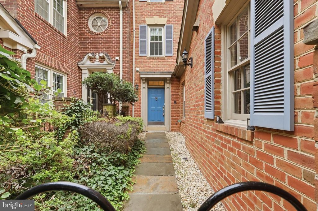 4006 HIGHWOOD CT NW, Washington, DC 20007