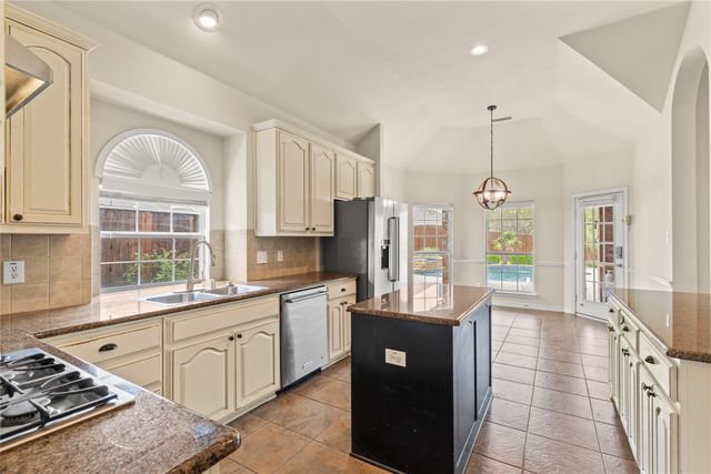 613 Windward Drive, Murphy, TX 75094