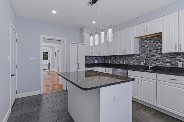1175 Lonsdale Avenue, Lincoln, RI 02865