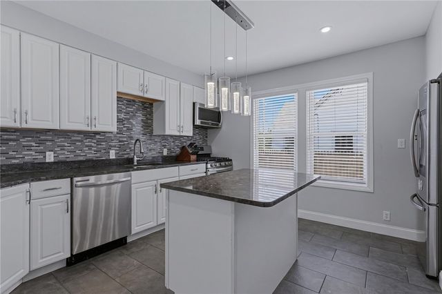 1175 Lonsdale Avenue, Lincoln, RI 02865