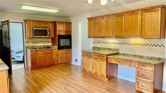 886 Killian Hill Road SW, Lilburn, GA 30047
