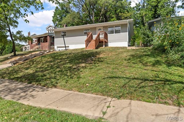 2327 Esther Avenue, St Louis, MO 63139