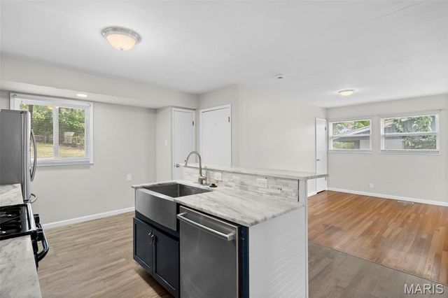 2327 Esther Avenue, St Louis, MO 63139