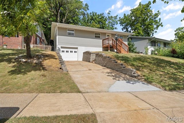 2327 Esther Avenue, St Louis, MO 63139