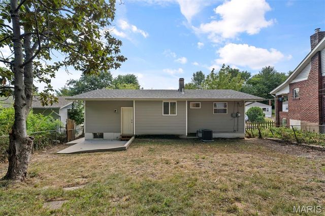 2327 Esther Avenue, St Louis, MO 63139