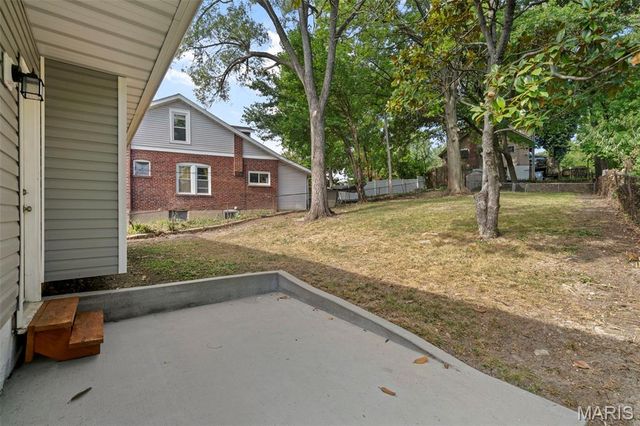 2327 Esther Avenue, St Louis, MO 63139