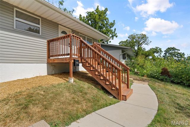 2327 Esther Avenue, St Louis, MO 63139