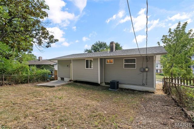 2327 Esther Avenue, St Louis, MO 63139