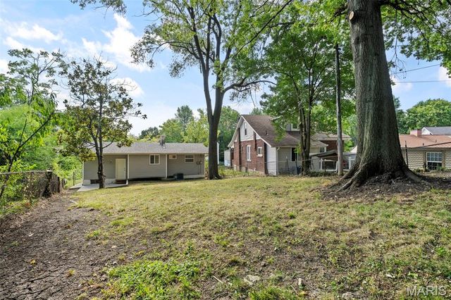2327 Esther Avenue, St Louis, MO 63139