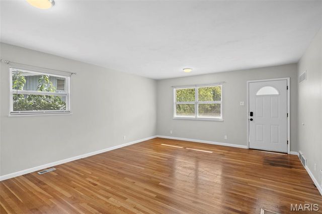 2327 Esther Avenue, St Louis, MO 63139
