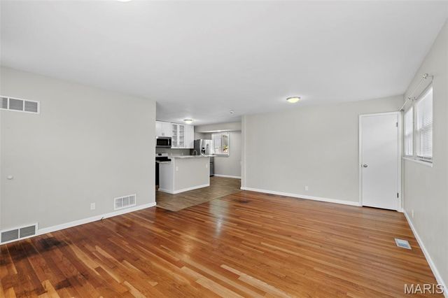 2327 Esther Avenue, St Louis, MO 63139