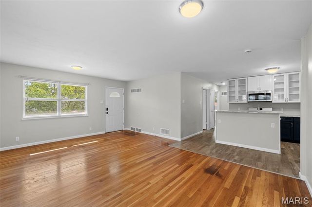 2327 Esther Avenue, St Louis, MO 63139