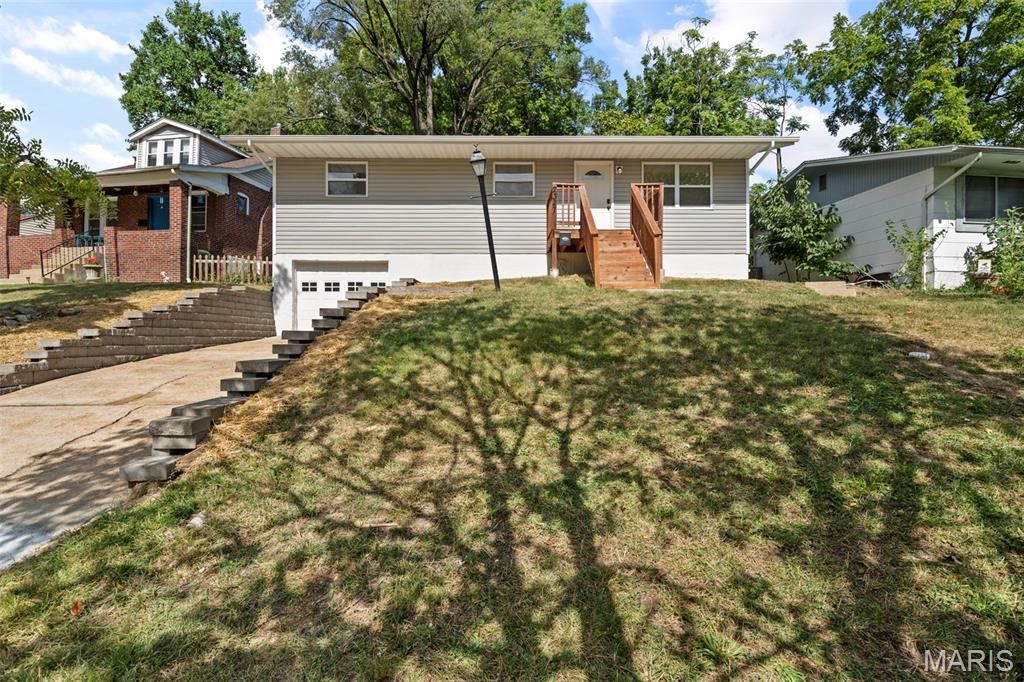 2327 Esther Avenue, St Louis, MO 63139