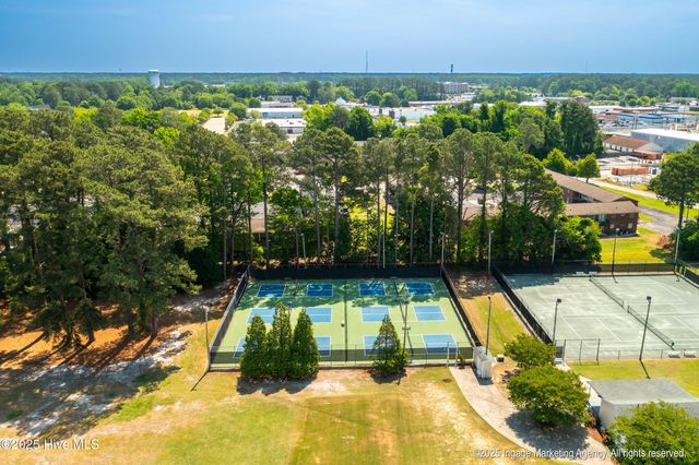 3004 Westview Drive, Greenville, NC 27834