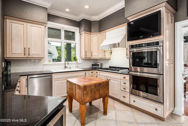 3004 Westview Drive, Greenville, NC 27834