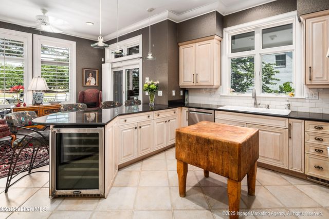 3004 Westview Drive, Greenville, NC 27834