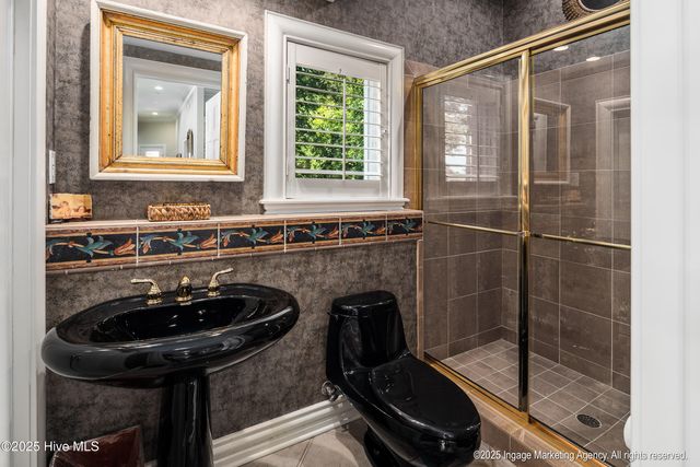 3004 Westview Drive, Greenville, NC 27834